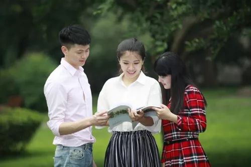 中囯最牛90后女教授 刘明侦