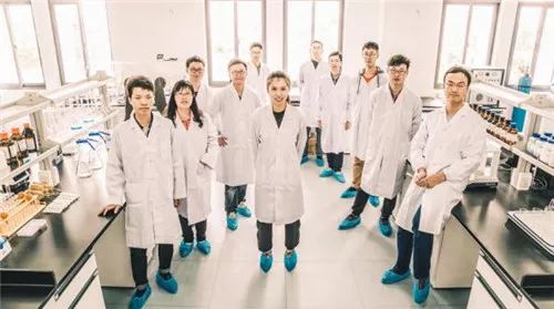 中囯最牛90后女教授 刘明侦