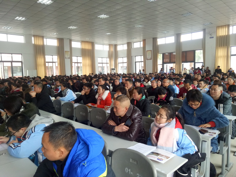 【讲座现场】邛崃一中升空教育升学规划指导讲座